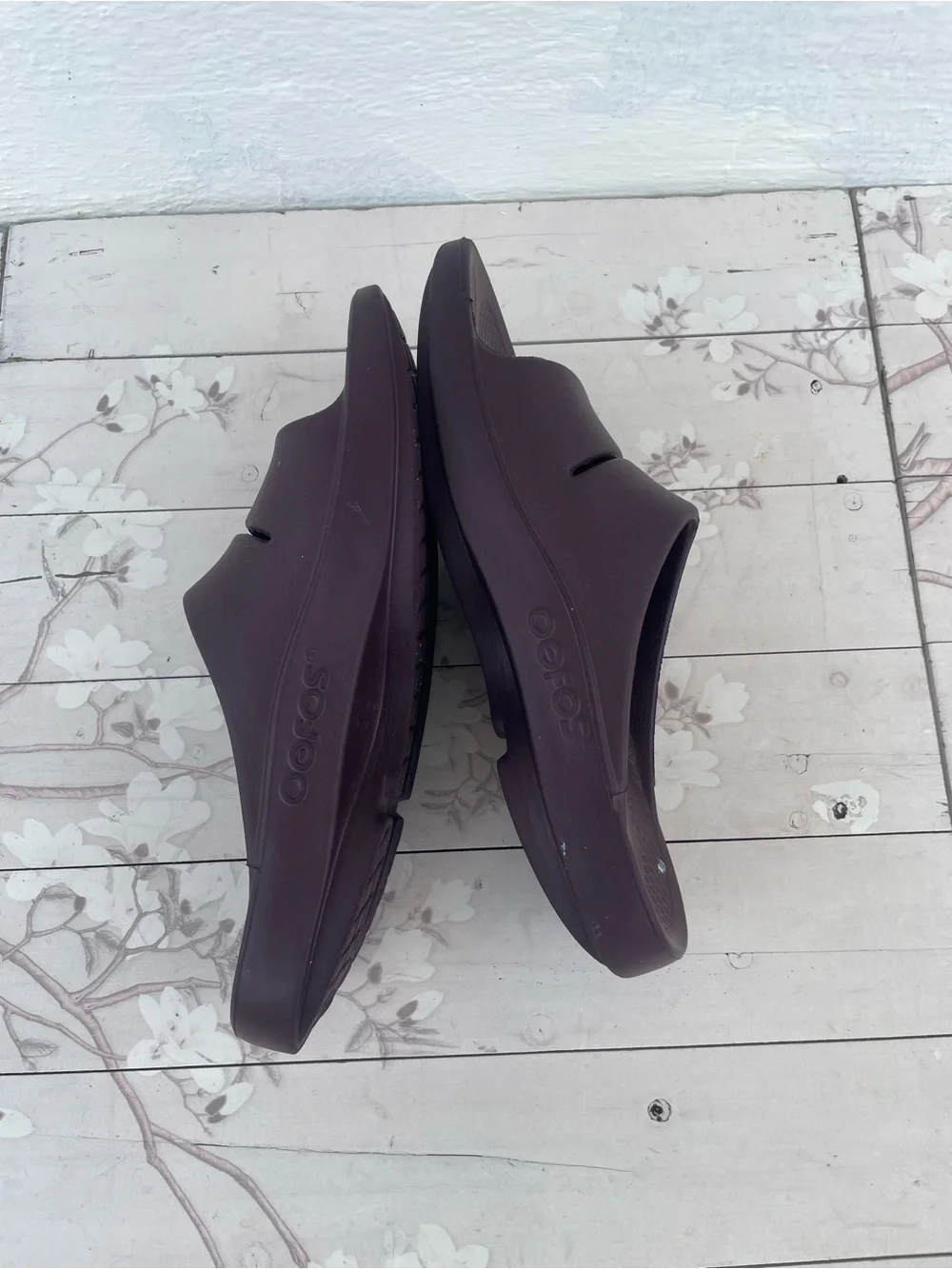 OOFOS comfortable slip